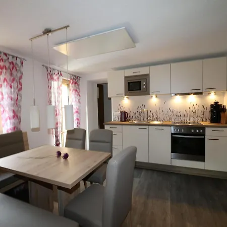 Daire In With Mountain Views *